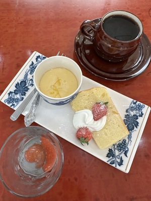カフェアカツキのオリジナルケーキプレート