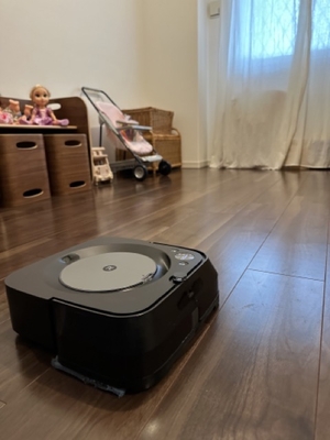 ロボット掃除機が動く子供部屋