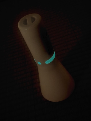 蓄光シールを貼った懐中電灯