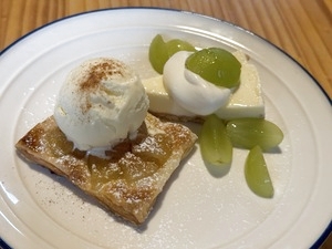 カフェアカツキのオリジナルケーキプレート