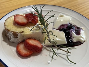 カフェアカツキのオリジナルケーキプレート